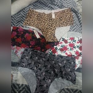 Set of 4 Patterned Women's Underwear